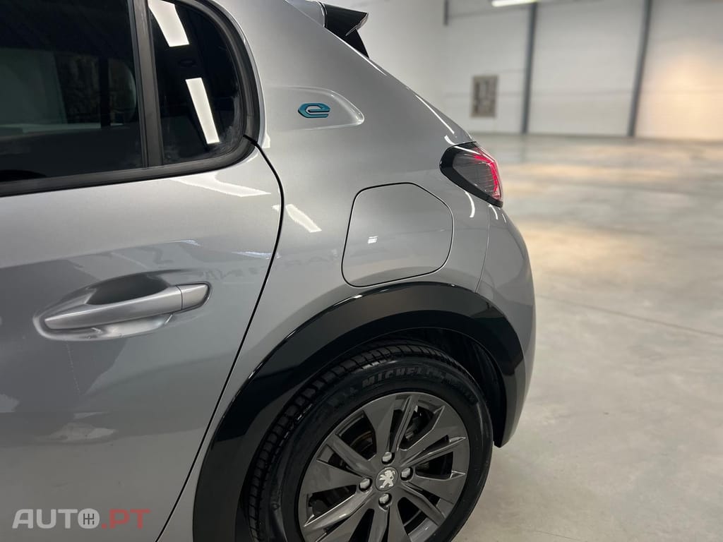 Peugeot E-208 50 kWh Allure Pack