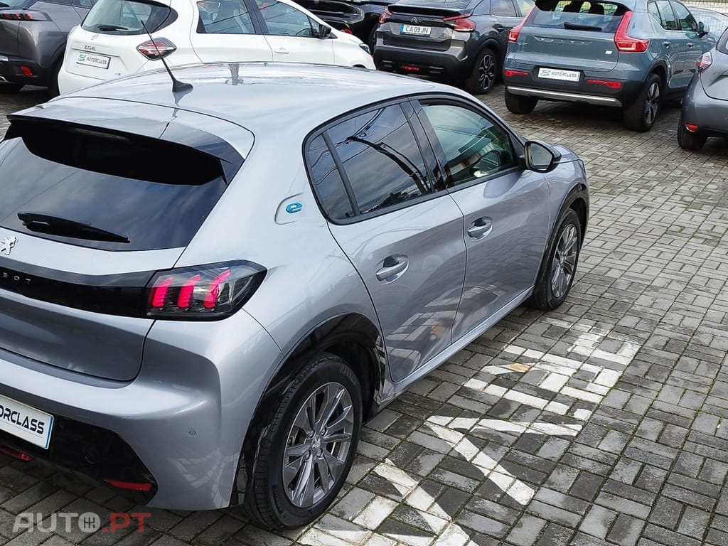 Peugeot E-208 50 kWh Allure Pack