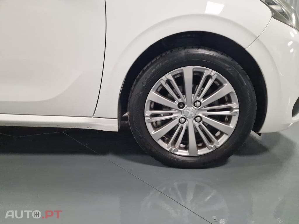 Peugeot 208 1.6 BlueHDi Style