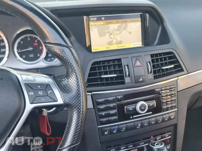 Mercedes-Benz E 220 Outro