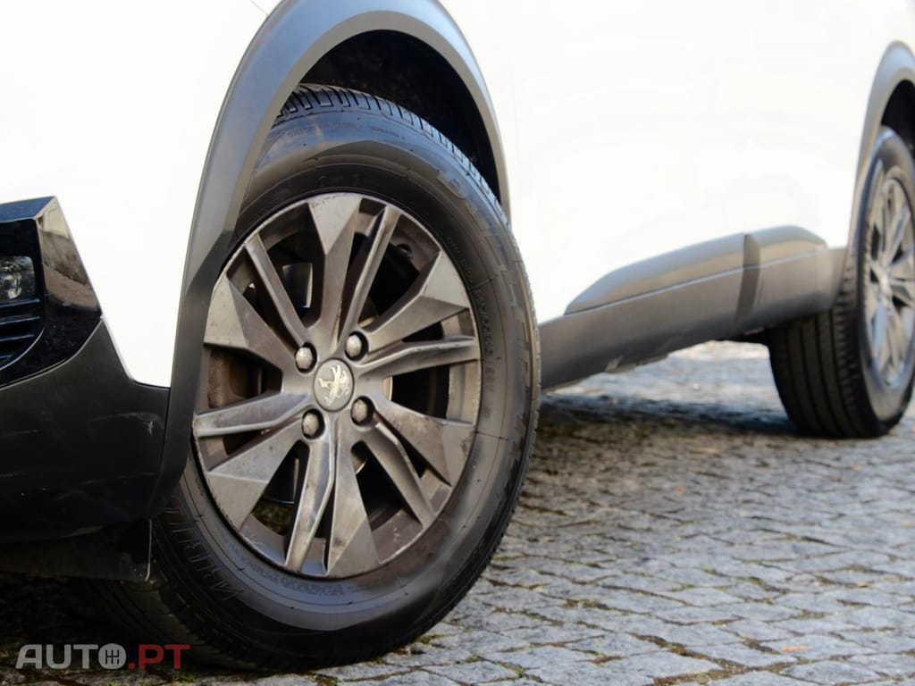 Peugeot 2008 1.2 PureTech Active EAT8