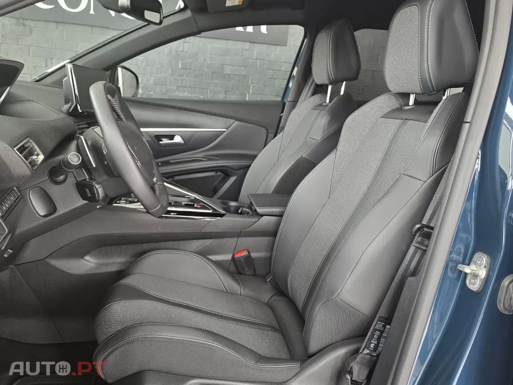 Peugeot 3008 1.6 Hybrid Allure Pack e-EAT8 — fotografia 21