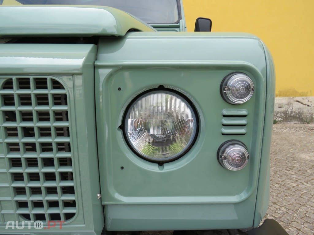 Land Rover Defender TD4 PUMA HERITAGE