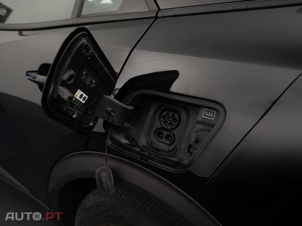 Peugeot E-2008 50 kWh Active Pack
