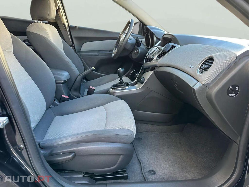 Chevrolet Cruze 1.6 LS