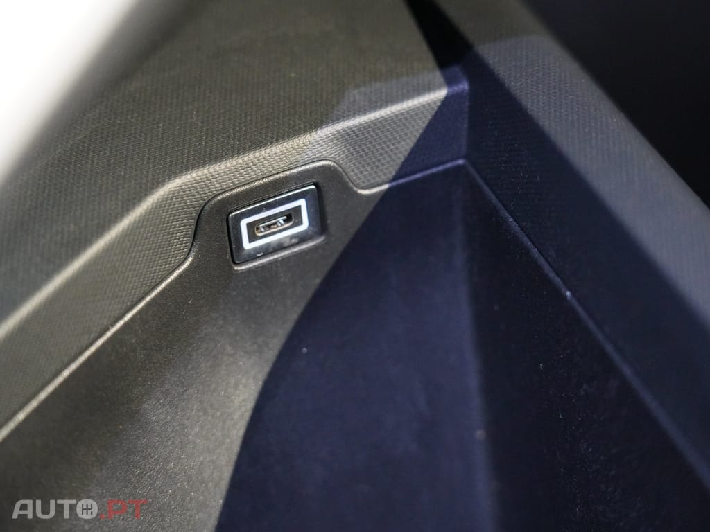 Peugeot 3008 1.2 Hybrid Allure e-DCS6