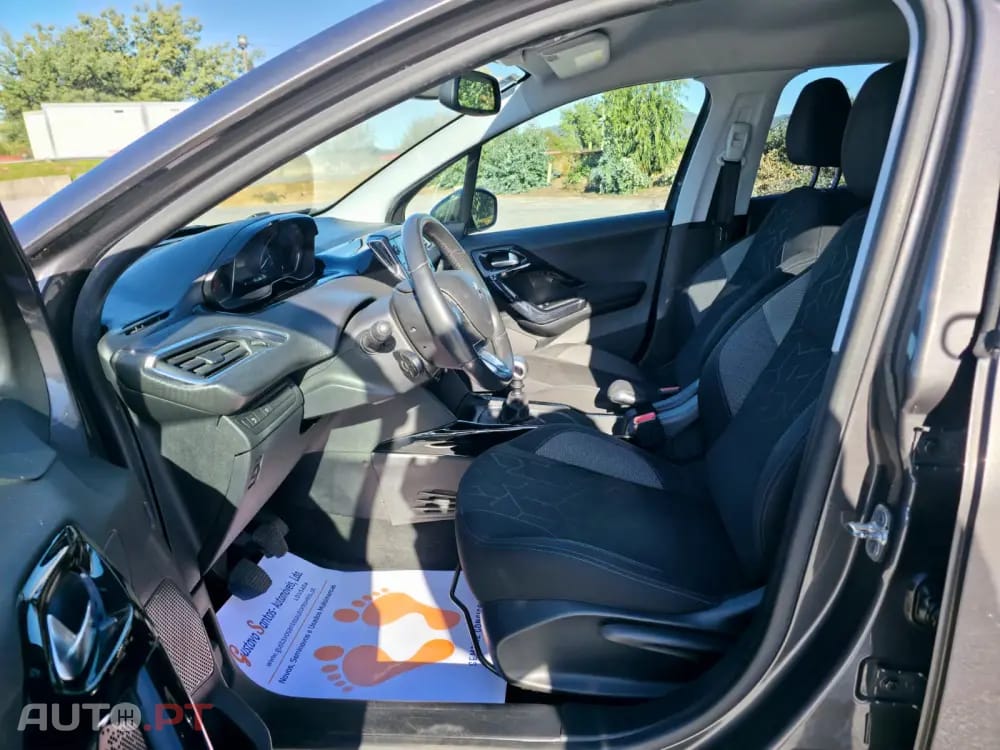 Peugeot 2008 1.2 PureTech Signature