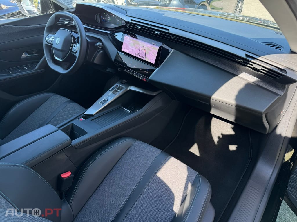 Peugeot 408 1.6 Hybrid Allure e-EAT8