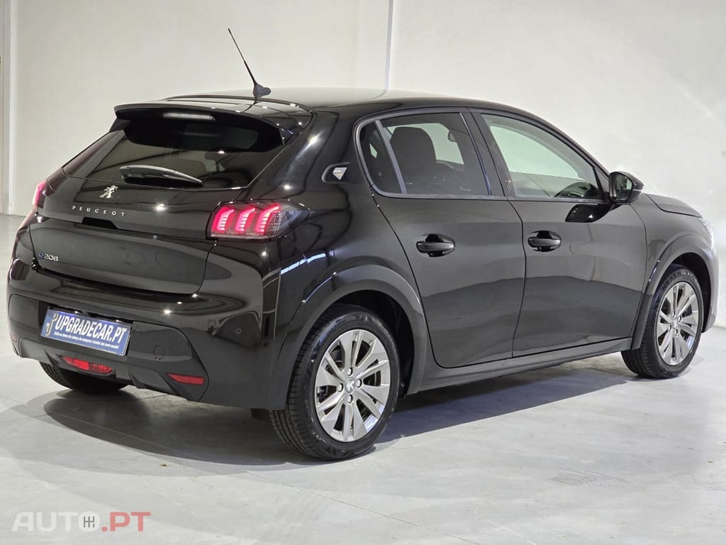 Peugeot E-208 50 kWh Allure Roadtrip