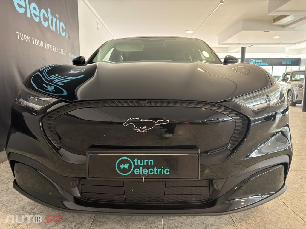 Ford Mustang Mach-E 75.7 kWh Base — fotografia 3