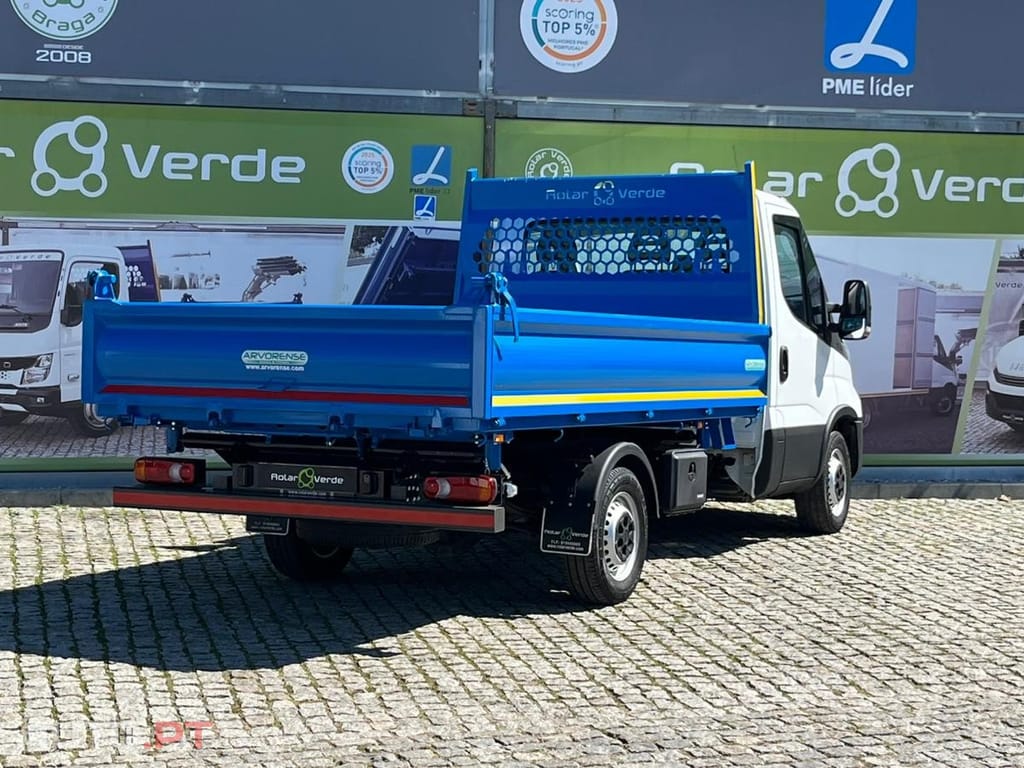Iveco Daily BASCULA TRILATERAL