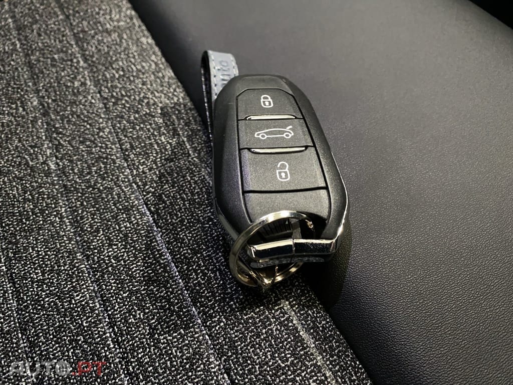 Peugeot 3008 1.2 Hybrid Allure e-DCS6