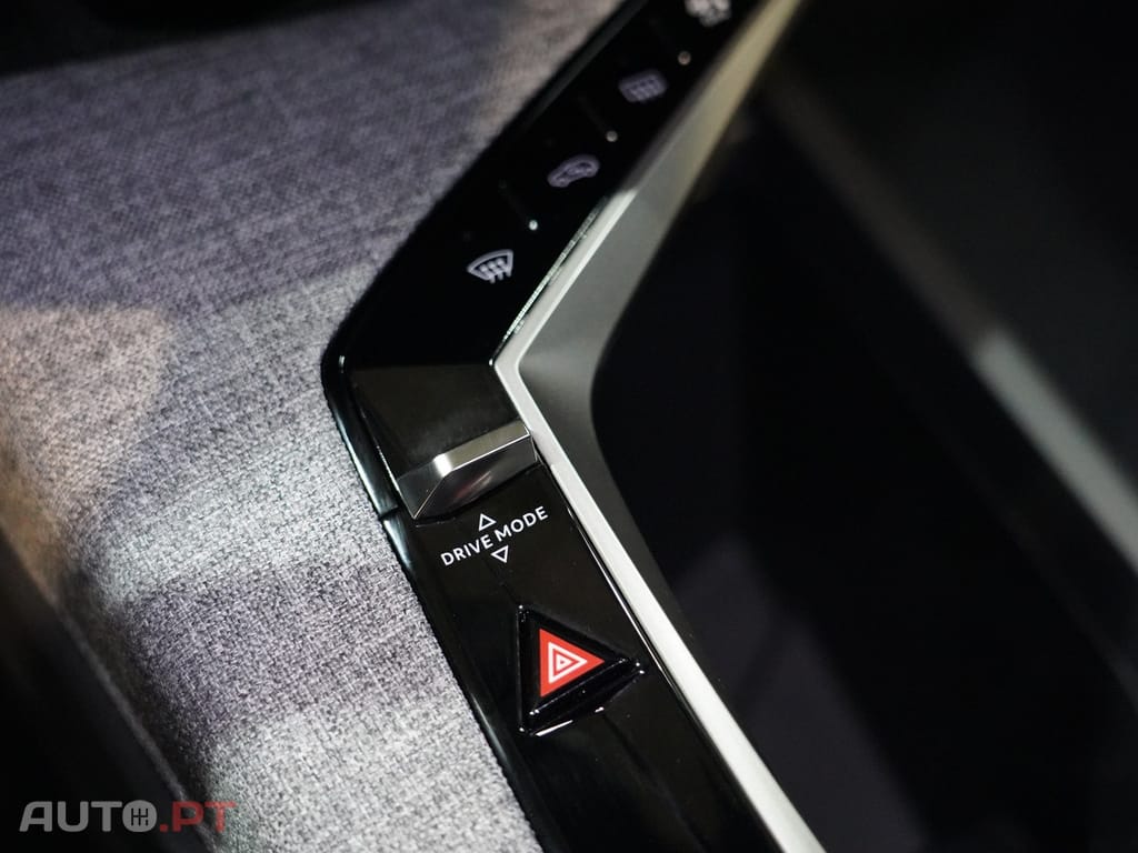 Peugeot 3008 1.2 Hybrid Allure e-DCS6