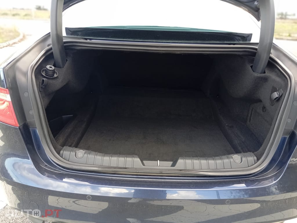 Jaguar XF 2.0 D R SPORT BVA 8 180CV COM EXTRAS