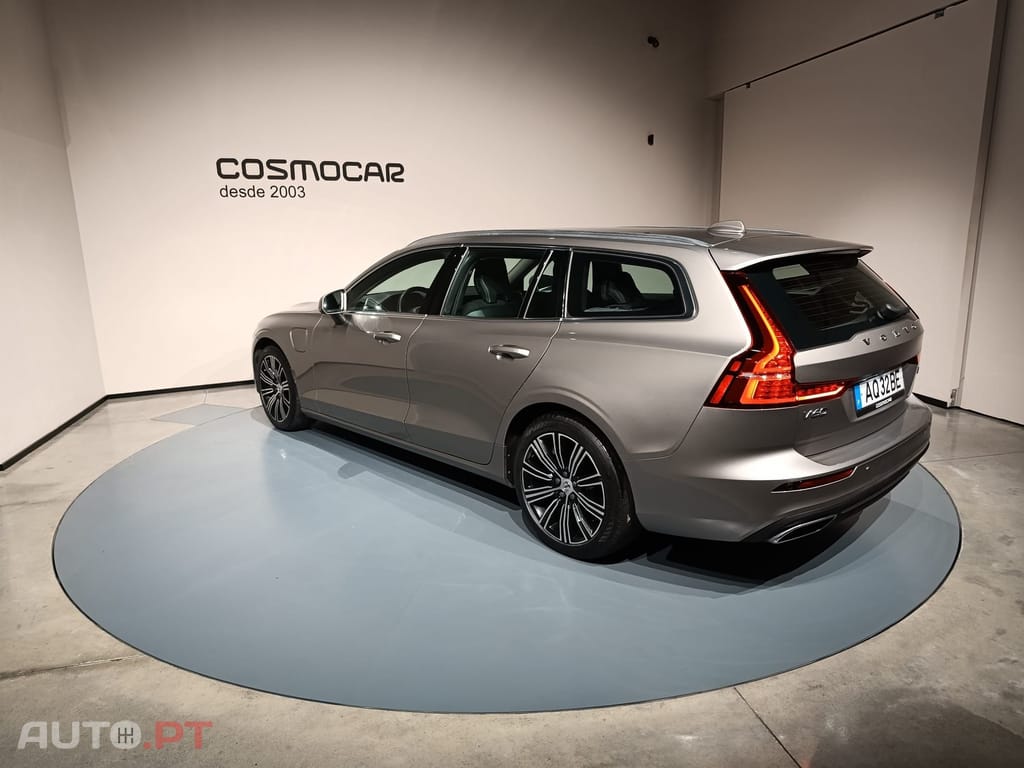 Volvo V60 2.0 T6 AWD TE Inscription Expression Plug-in 350cv — fotografia 4