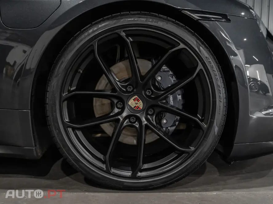 Porsche Taycan 4