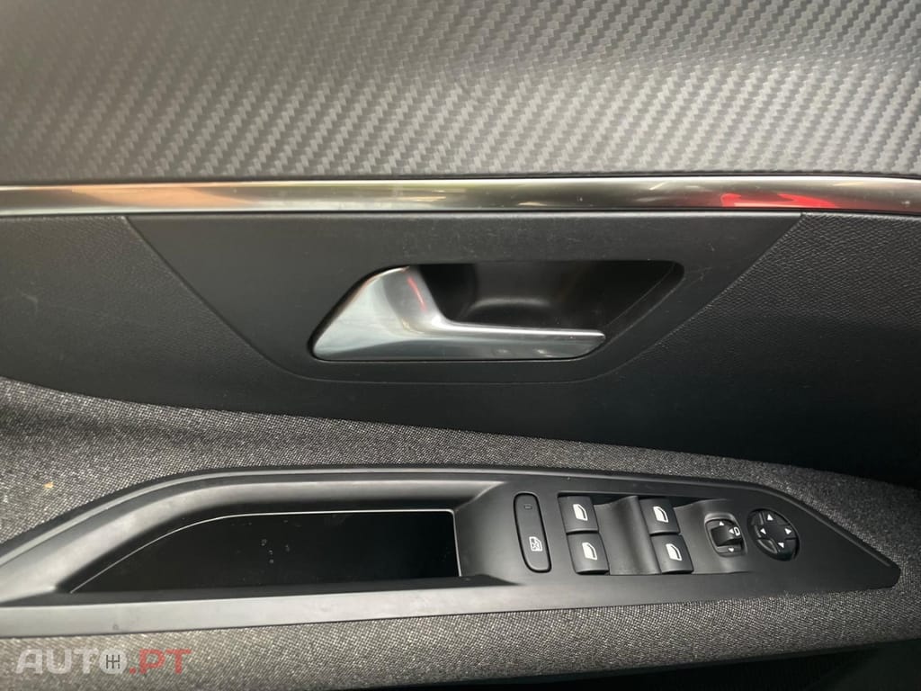 Peugeot 3008 1.2 PureTech I-Cockpit Navi EAT8