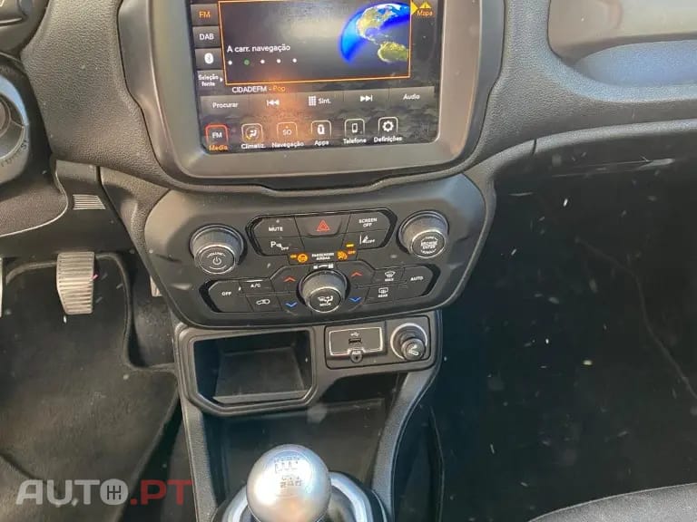 Jeep Renegade 1.6 MJD Sport — fotografia 17