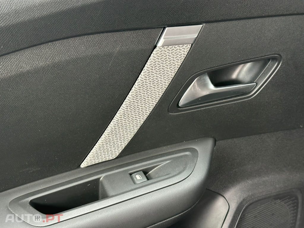 Citroen C4 X 1.2 PureTech Shine EAT8