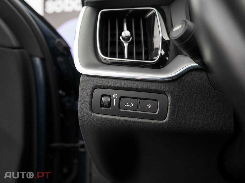 Volvo XC60 2.0 T8 PHEV Momentum Plus AWD