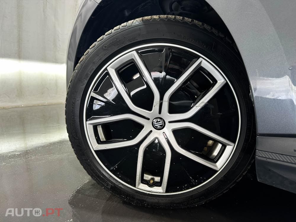 MG MG4 77 kWh Extended Range Luxury