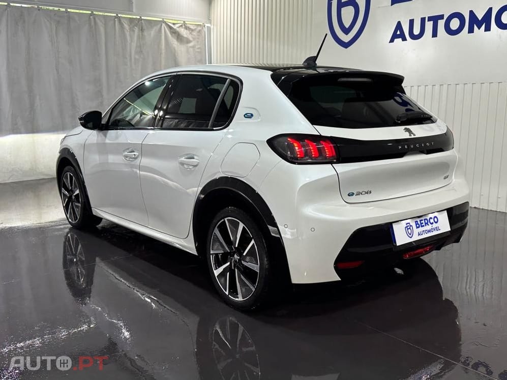 Peugeot E-208 50 kWh GT Pack