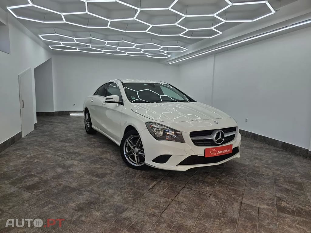 Mercedes-Benz CLA 180 d Urban foto 2