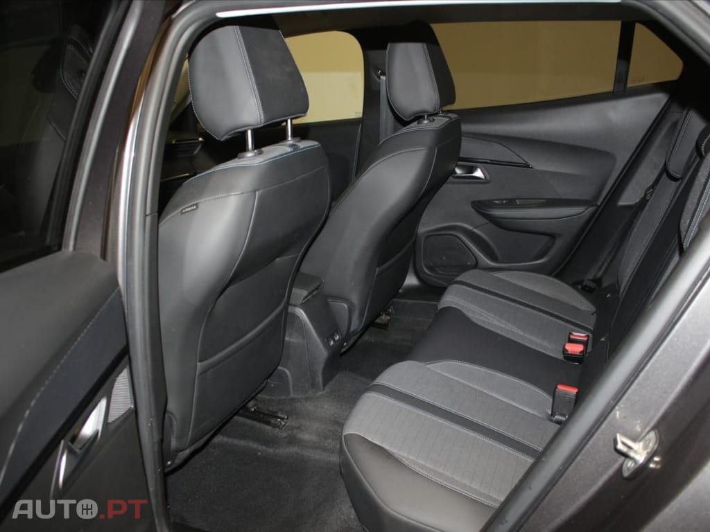 Peugeot 2008 1.5 BlueHDi Allure Pack EAT8