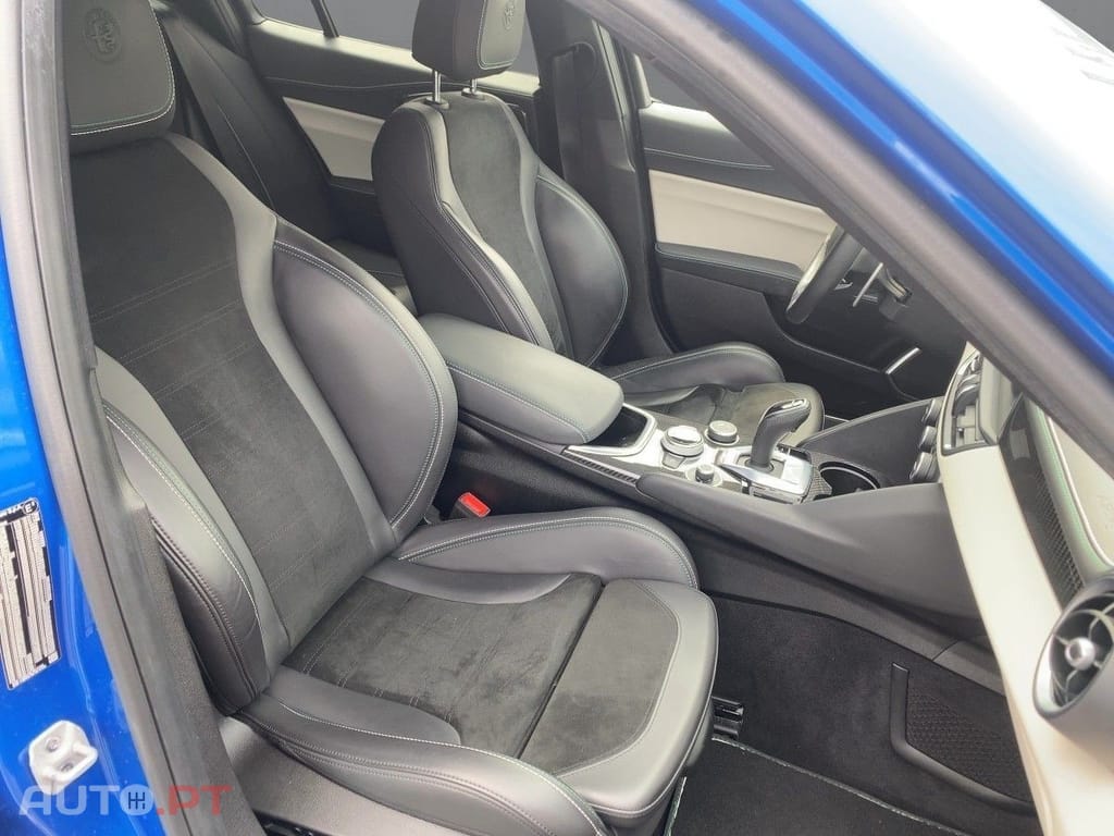 Alfa Romeo Giulia 2.9 V6 Bi-Turbo AT8 Quadrifoglio