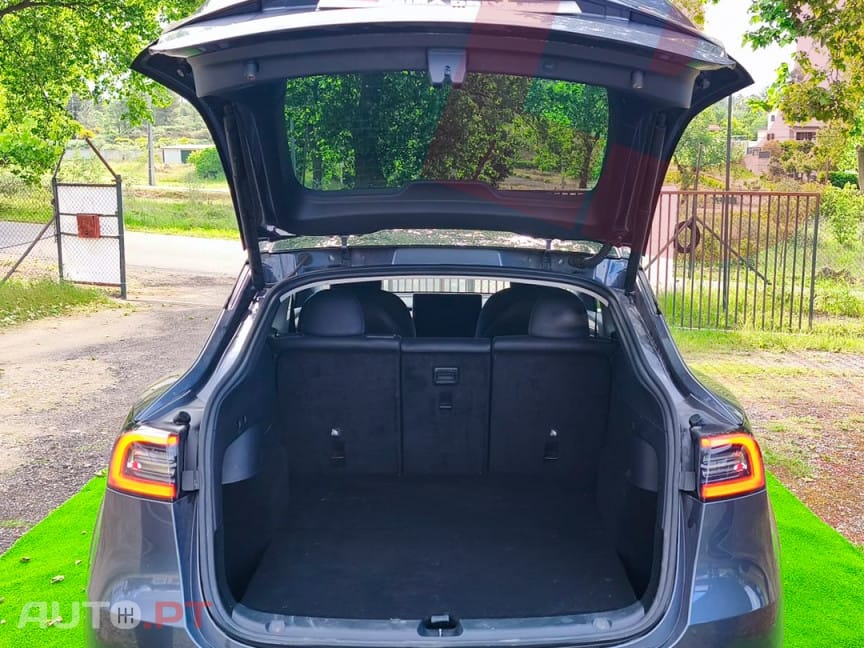 Tesla Model Y Long-Range RWD