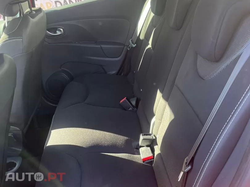 Renault Clio Sport Tourer Energy dCi 90 Start & Stop Luxe — fotografia 10