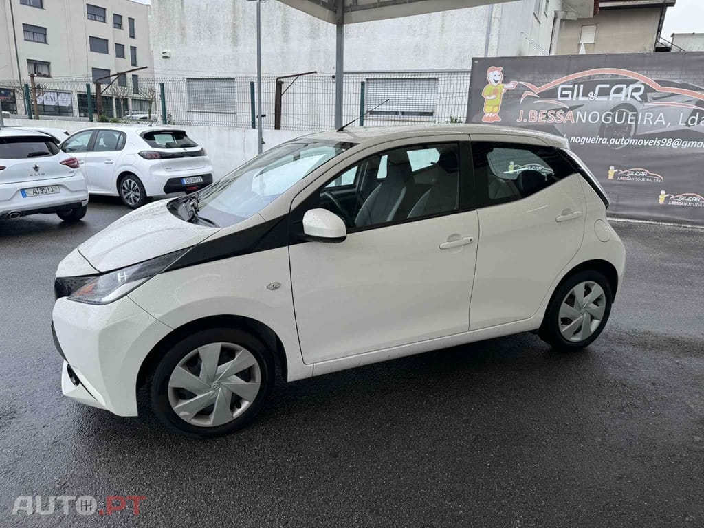 Toyota Aygo 1.0 X-Play Plus