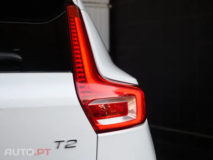 Volvo XC40 1.5 T2 Plus Dark Auto