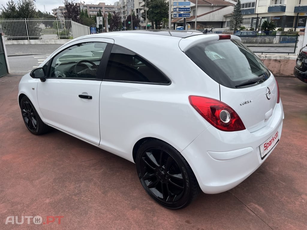Opel Corsa 1.2 Black Edition