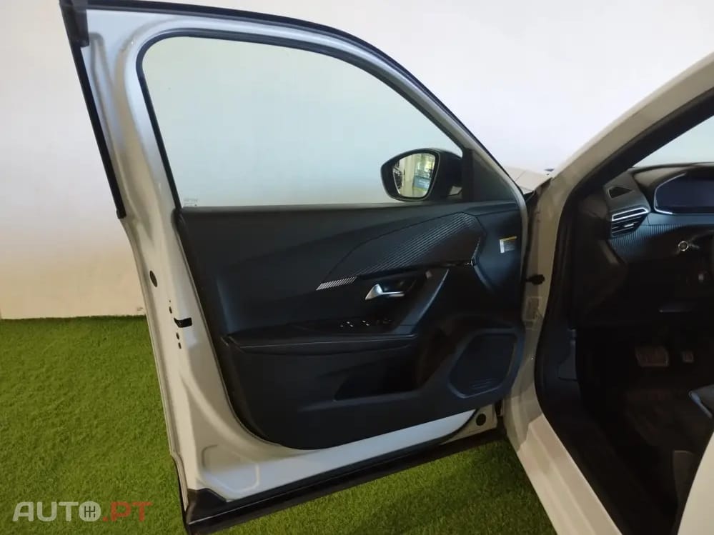 Peugeot E-2008 50 kWh Allure