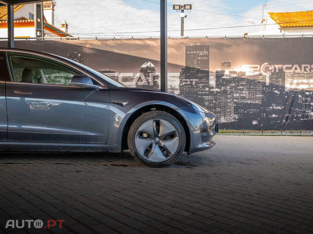 Tesla Model 3 Standard Range Plus RWD