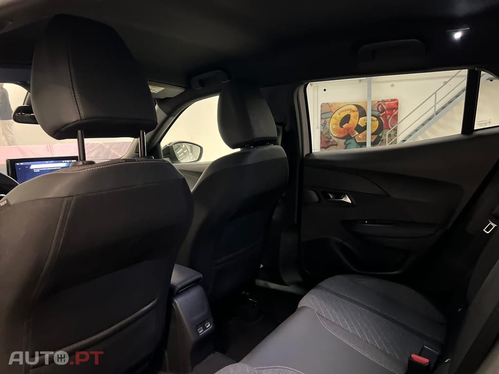 Peugeot 2008 1.2 Hybrid Allure e-DCS6