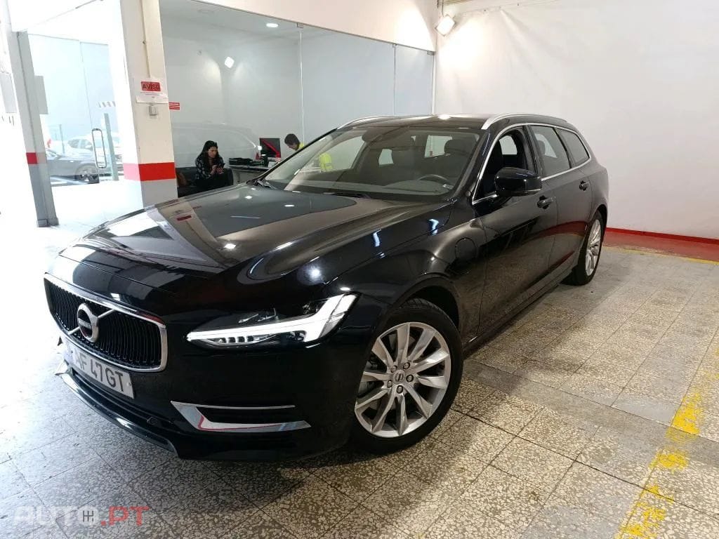 Volvo V90 2.0 T8 Momentum AWD Geartronic
