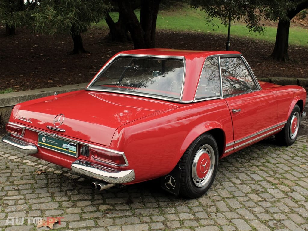 Mercedes-Benz 230 SL