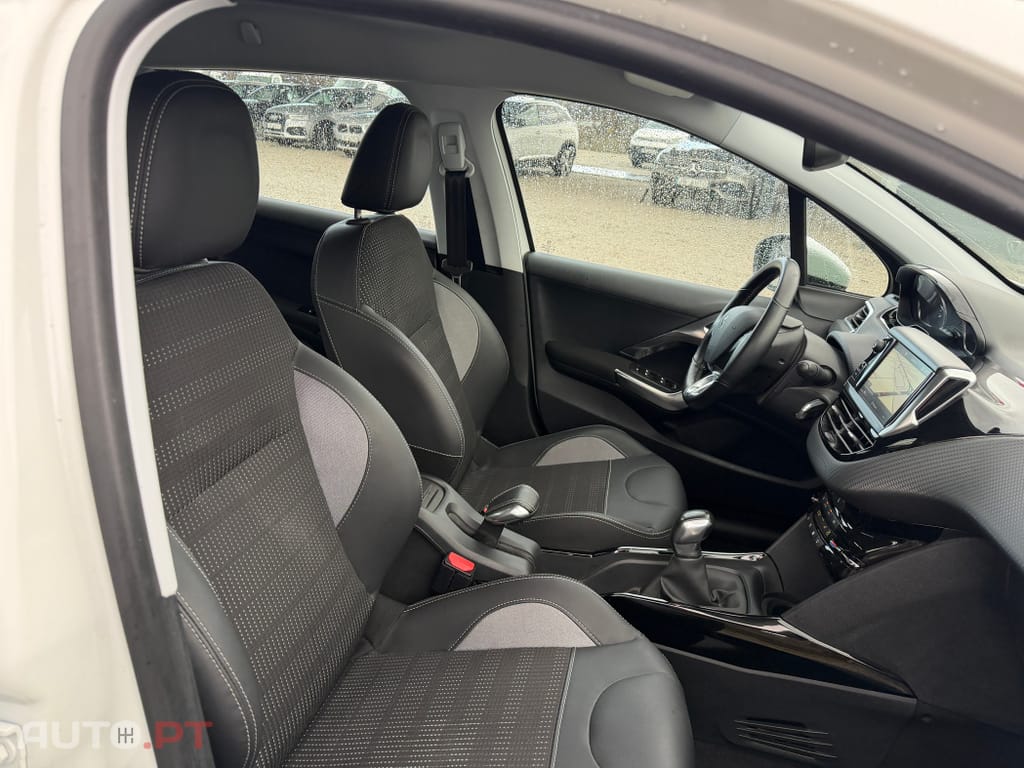 Peugeot 2008 1.2 PureTech Allure