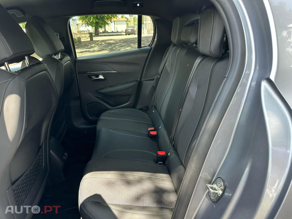 Peugeot E-208 50 kWh GT Pack