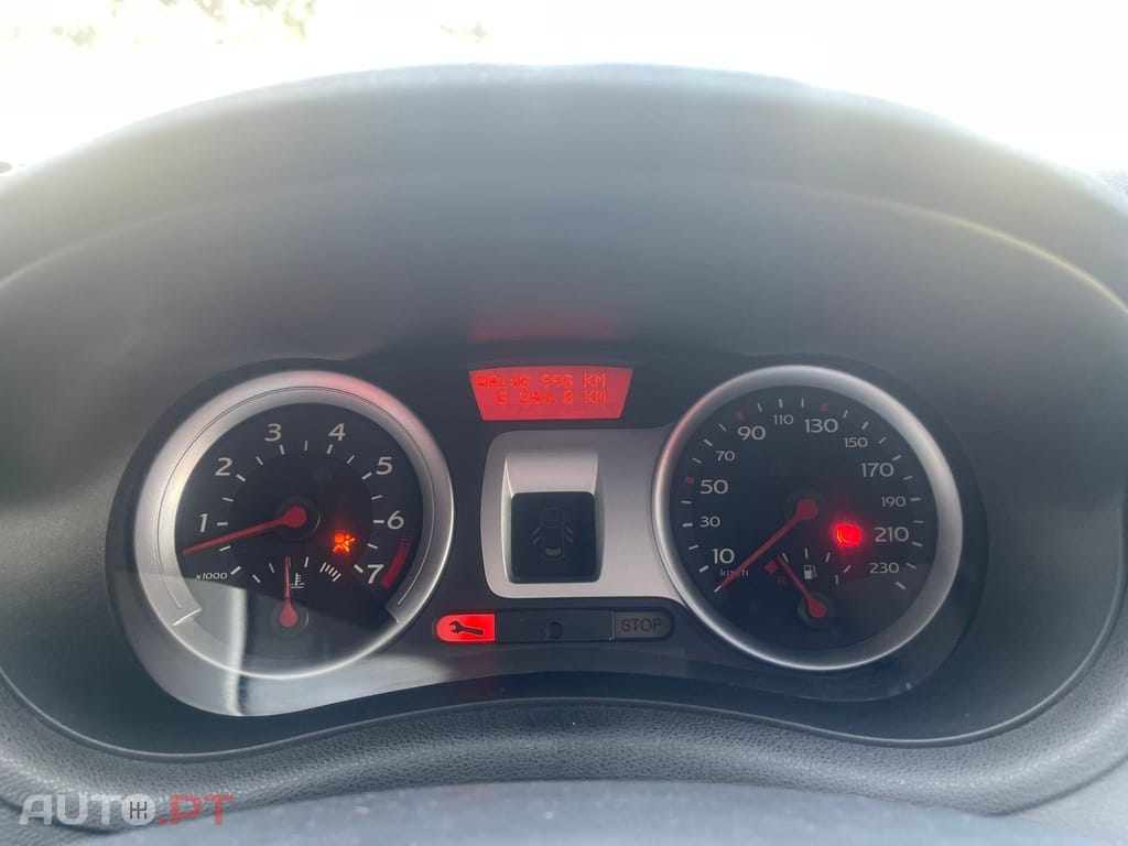 Renault Clio 1.2 16V Confort Authentique