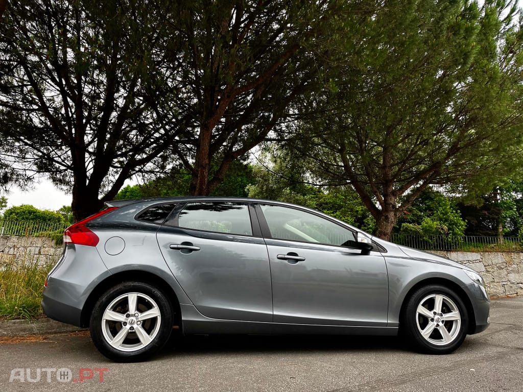 Volvo V40 D2