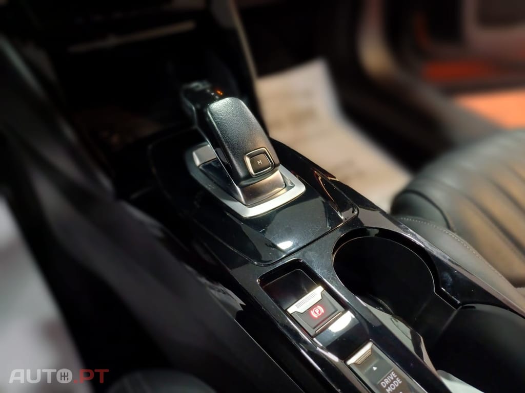 Peugeot 2008 1.2 PureTech GT EAT8