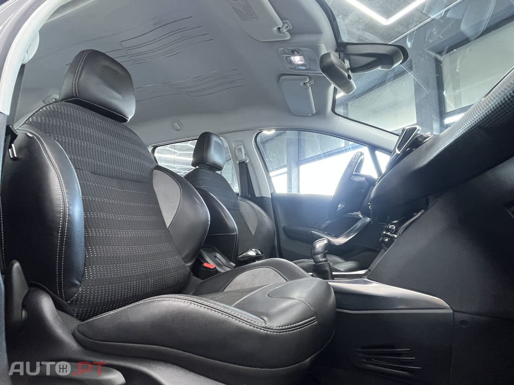 Peugeot 2008 1.2 PureTech Allure