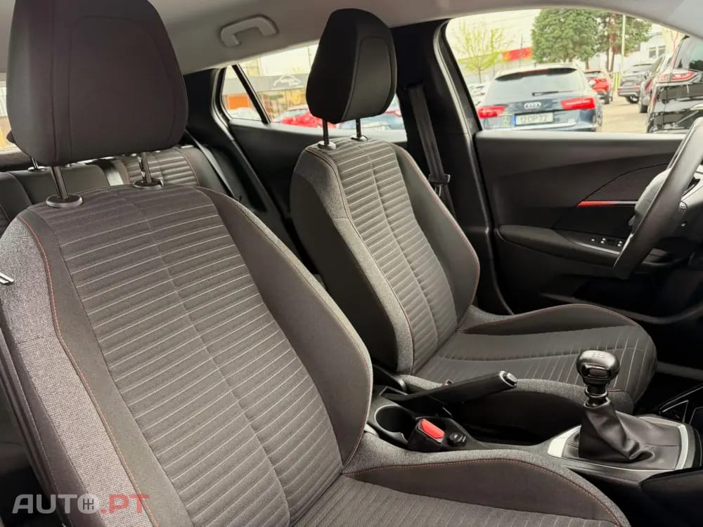 Peugeot 2008 1.2 PureTech Active Pack — fotografia 12