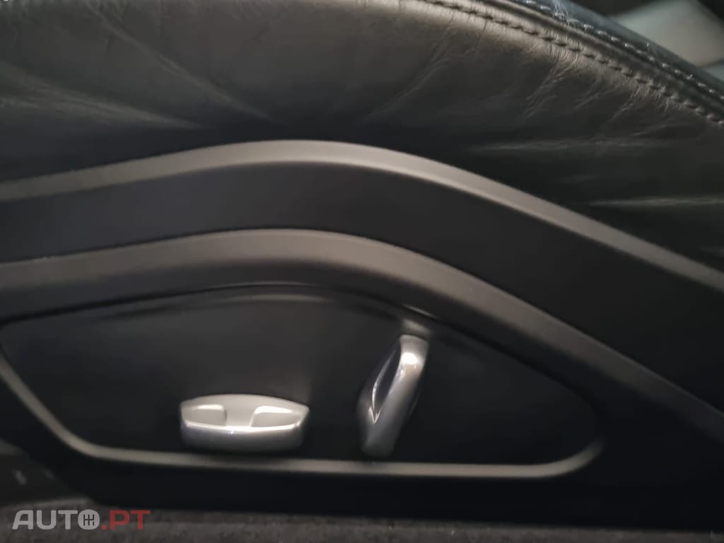 Porsche Panamera 4 E-Hybrid Platinum Edition