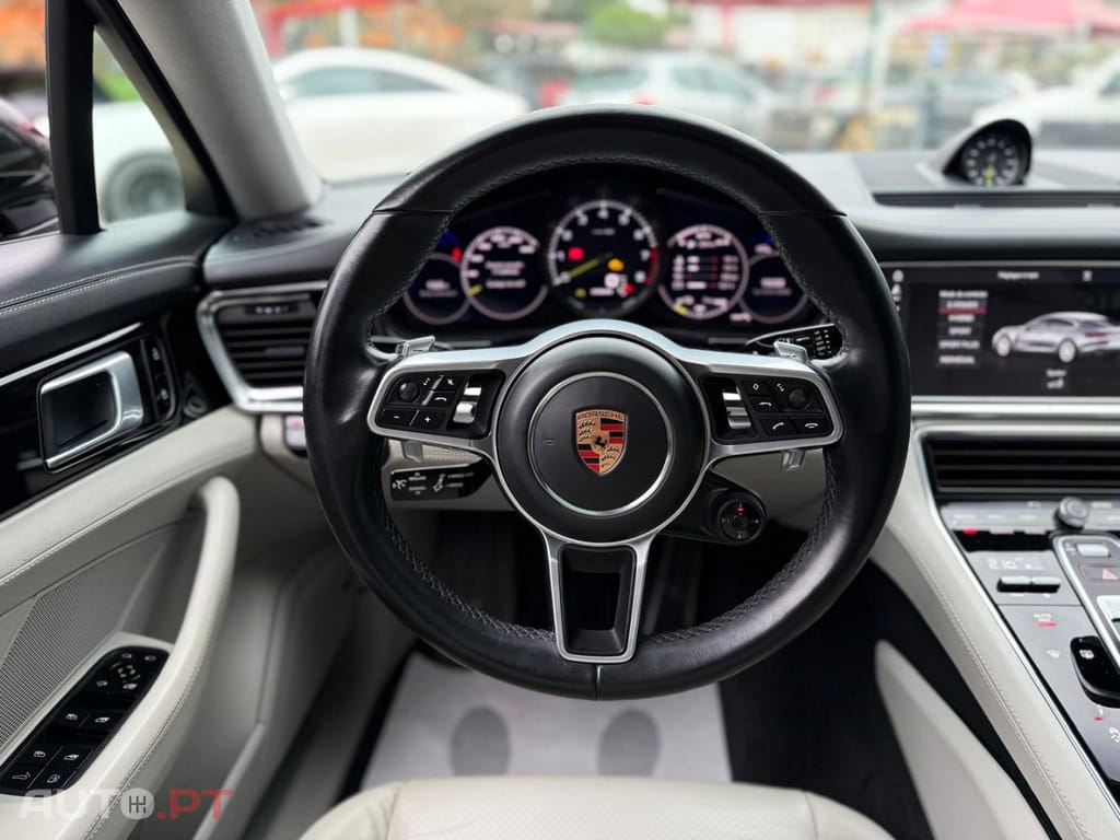 Porsche Panamera 4 E-Hybrid