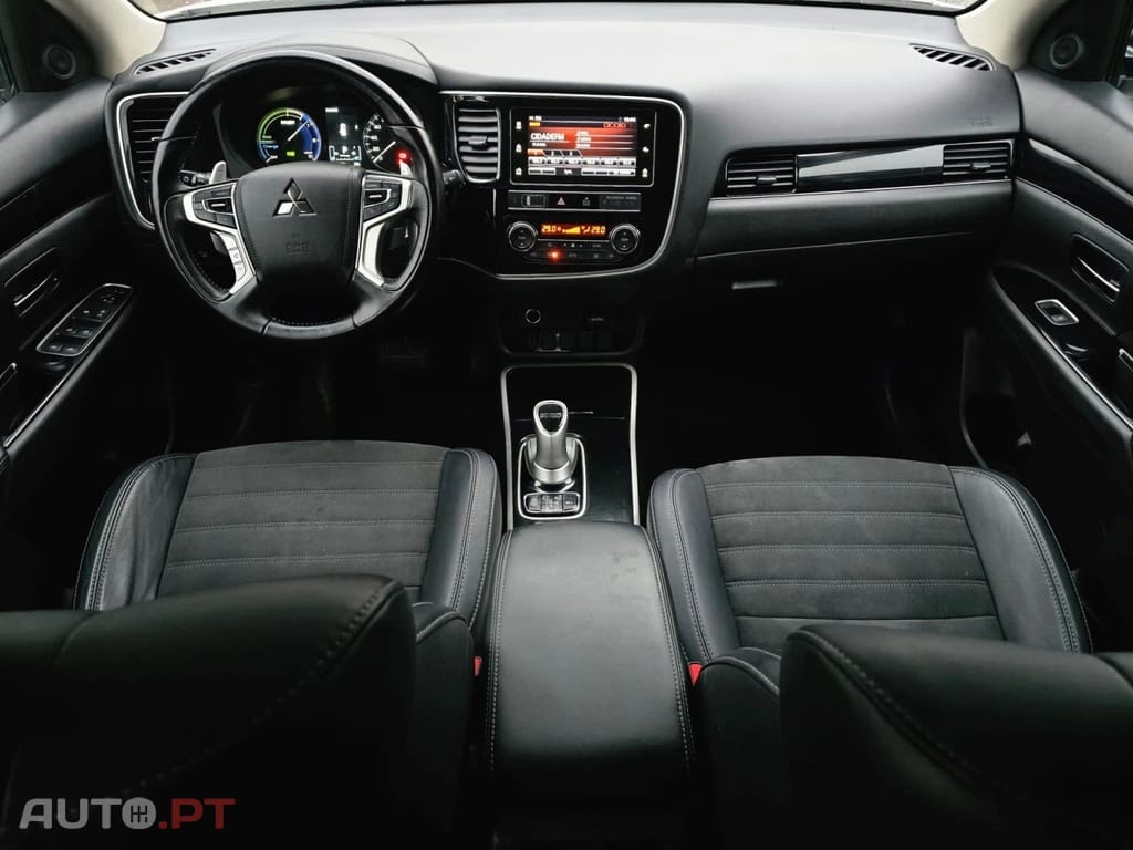 Mitsubishi Outlander 2.4L PHEV TWIN MOTOR 4WD INVITE