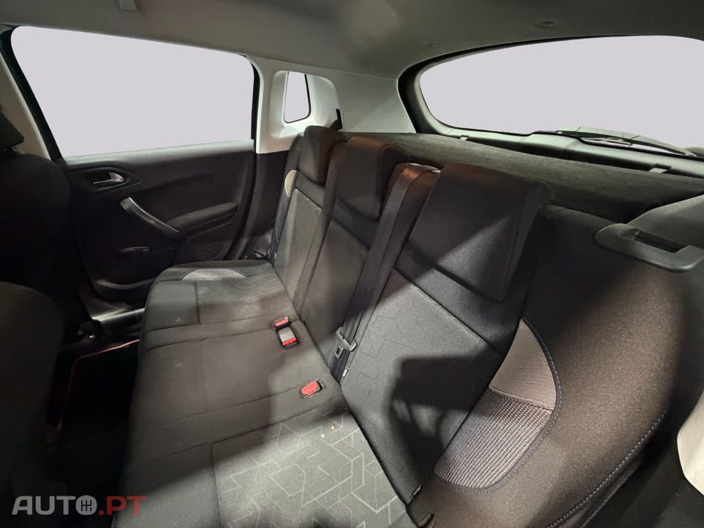 Peugeot 2008 1.2 e-VTi Style
